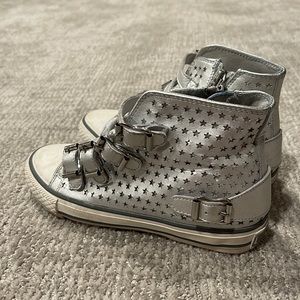 Ash girls leather high top sneakers in silver with star details size 32